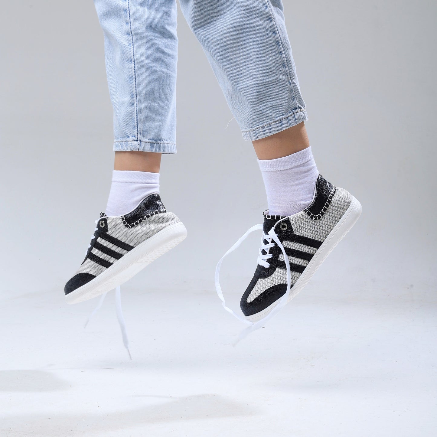 06-Flat Sneaker - Black