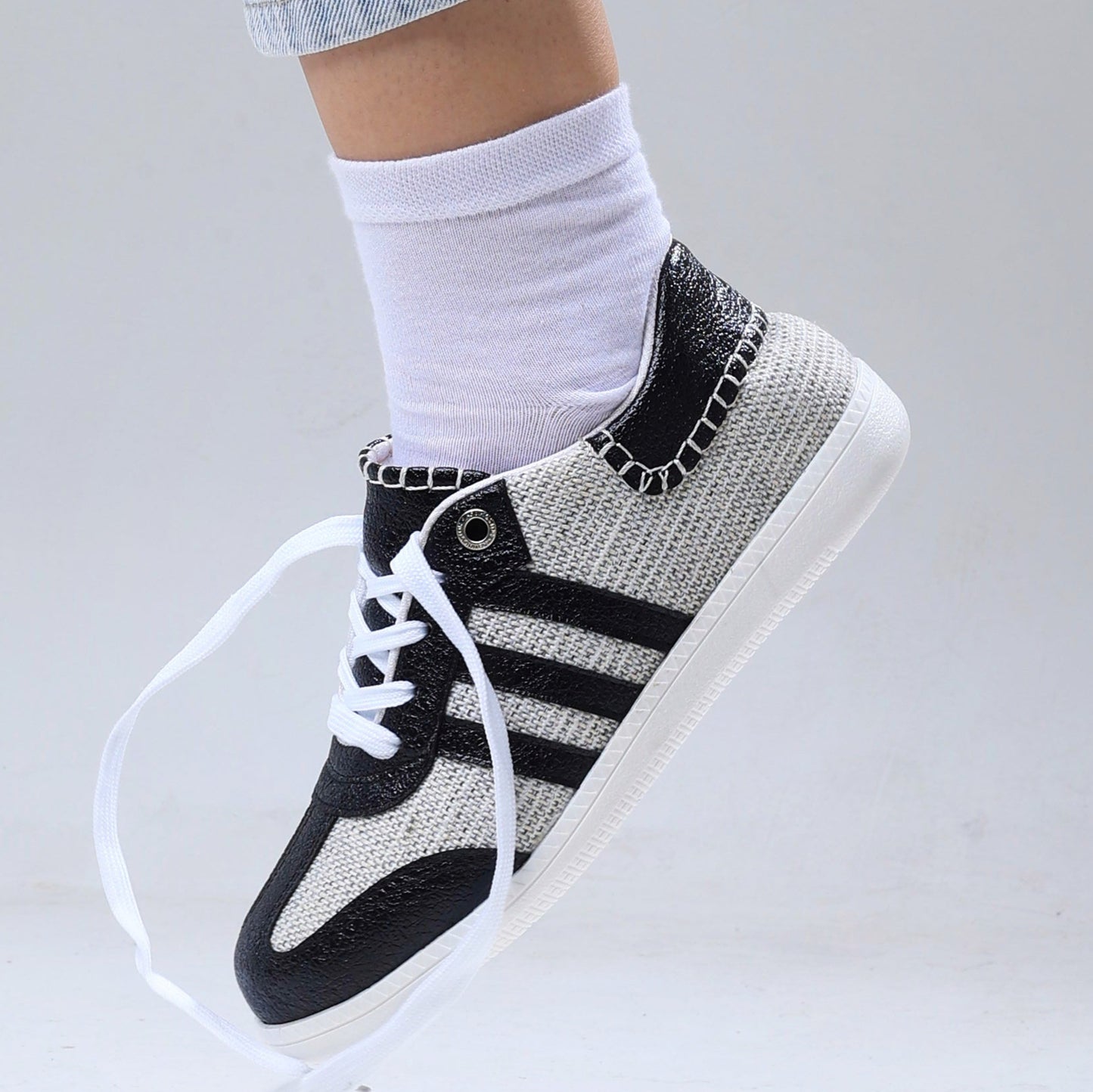 06-Flat Sneaker - Black